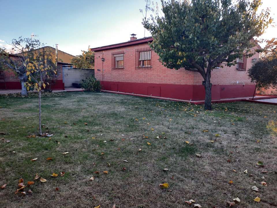 Garden of House or chalet for sale in Escalona  with Air Conditioner, Heating and Private garden