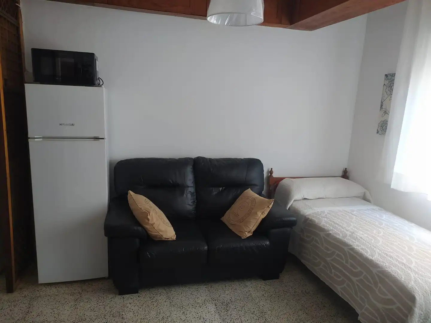 Sala de estar de Estudio de alquiler en Granada con Amueblado