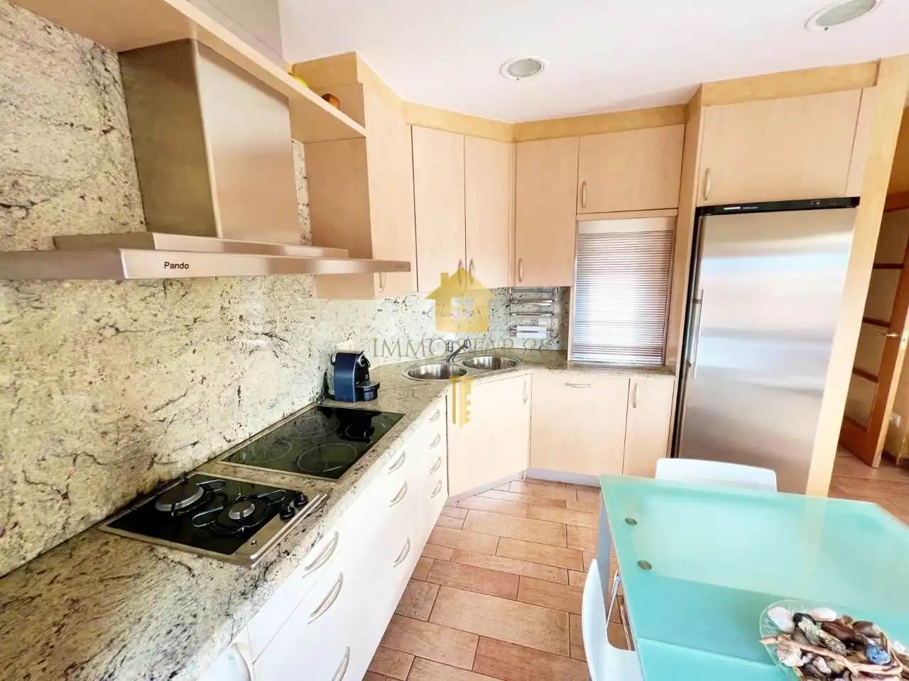 Cuina de Casa o xalet en venda en La Bisbal d'Empordà amb Aire condicionat, Jardí privat i Terrassa