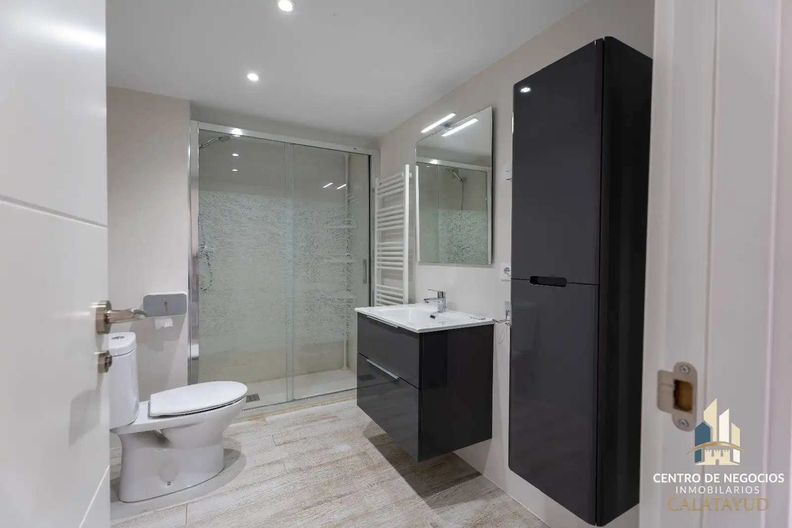 Badezimmer von Wohnung zum Verkauf in Calatayud mit Klimaanlage, Heizung und Parkett