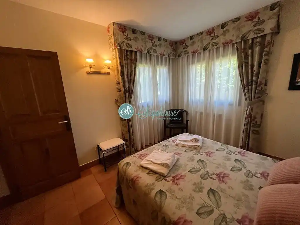 Dormitori de Casa o xalet de lloguer en Palazuelos de Eresma amb Calefacció, Terrassa i Moblat