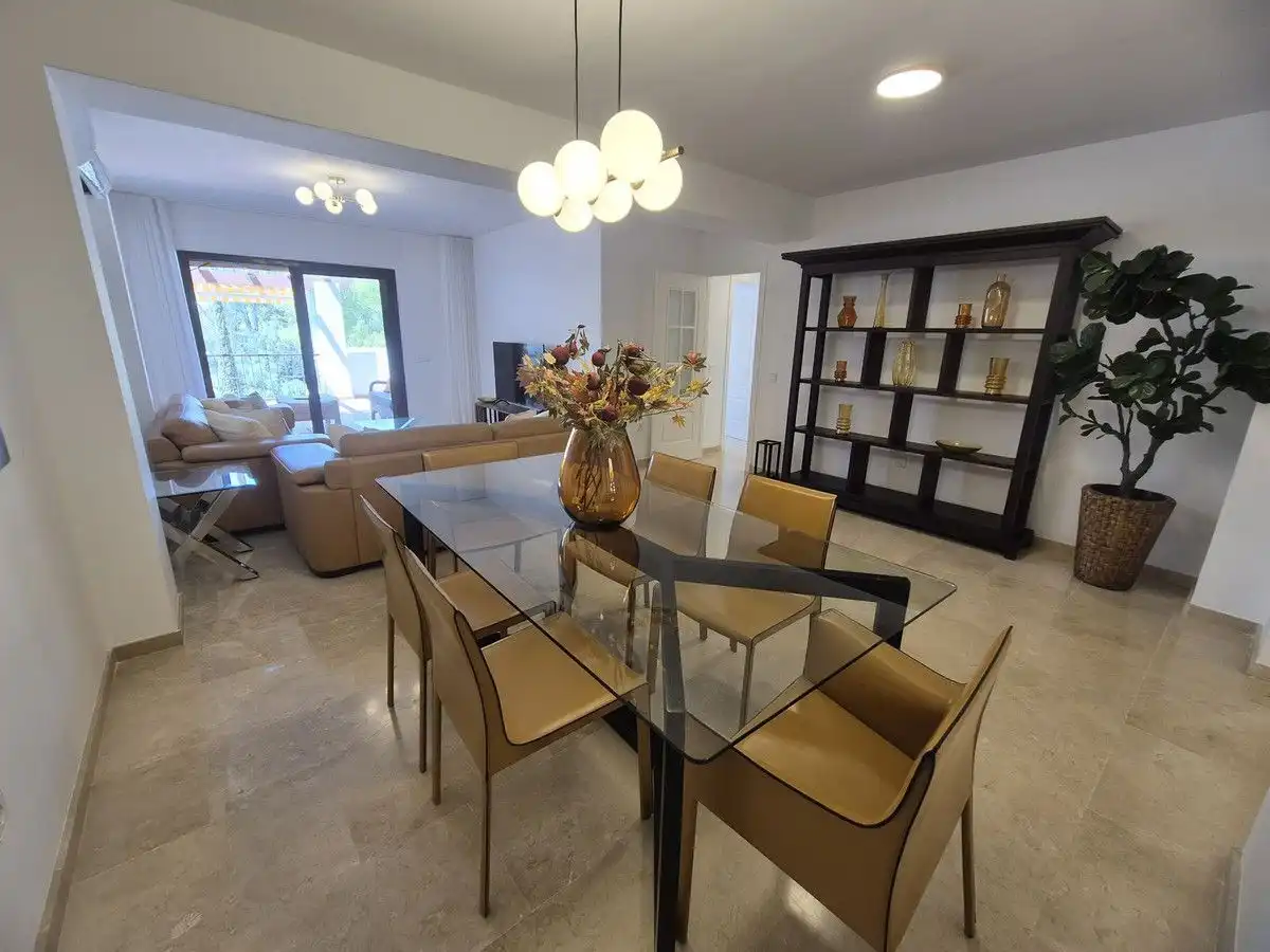 Menjador de Apartament de lloguer en Marbella amb Aire condicionat, Calefacció i Terrassa