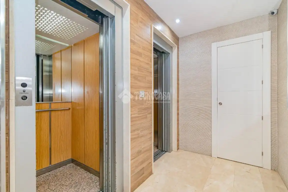Piso en venta en Granada con Calefacción y Balcón