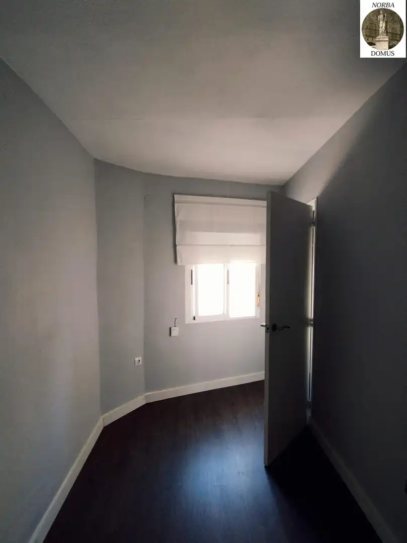 Habitación de Apartamento en venta en Cáceres con Aire acondicionado, Calefacción y Amueblado