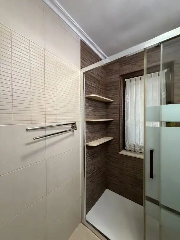 Badezimmer von Wohnung zur Miete in Laviana mit Heizung und Balkon
