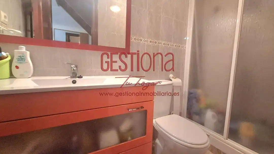 Schlafzimmer von Erdgeschoss zum Verkauf in Castro-Urdiales mit Heizung, Privatgarten und Terrasse