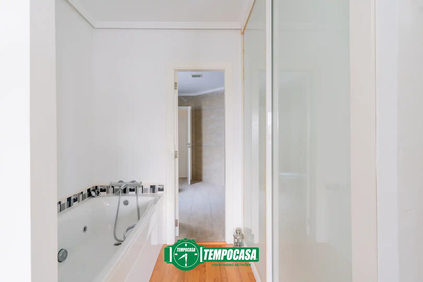 Badezimmer von Wohnung zum Verkauf in Valencia mit Klimaanlage, Parkett und Terrasse
