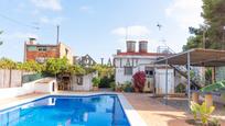 Vista exterior de Casa o xalet en venda en Cubelles amb Terrassa i Piscina