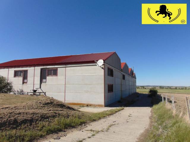 Nave industrial en Venta en Poligono 506 en Gemuño