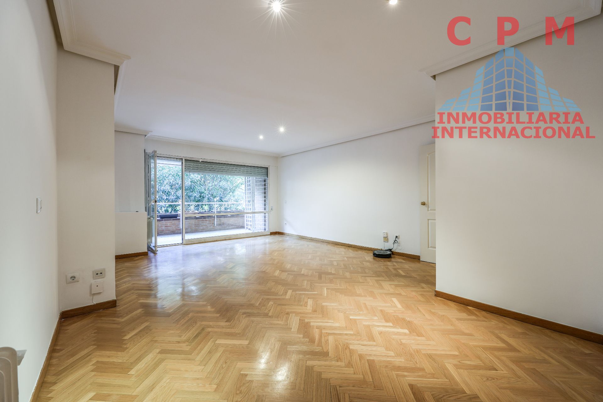 Living room of Flat to rent in Pozuelo de Alarcón  with Air Conditioner, Heating and Parquet flooring
