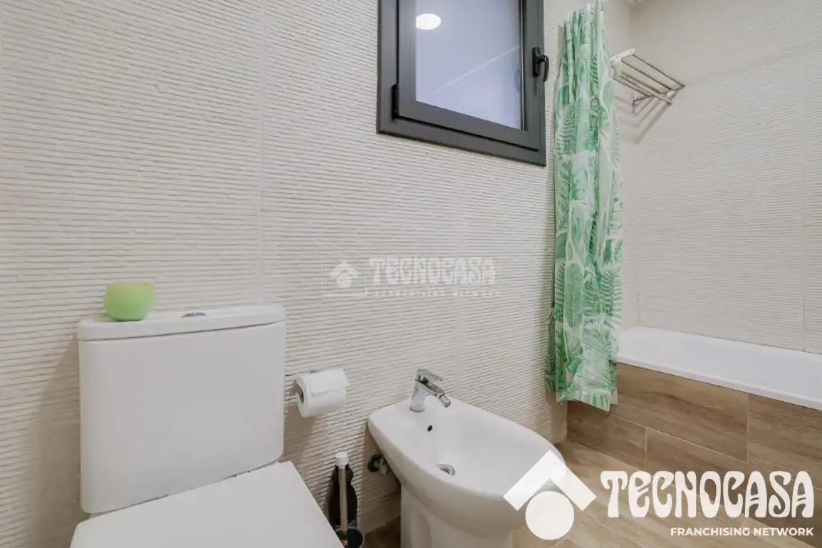 Baño de Casa adosada en venta en Viladecans con Aire acondicionado, Calefacción y Terraza