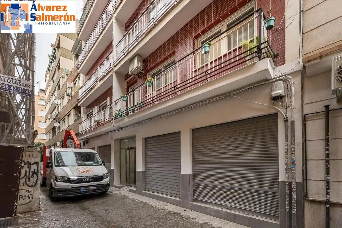 Vista exterior de Piso en venta en Granada con Calefacción y Trastero