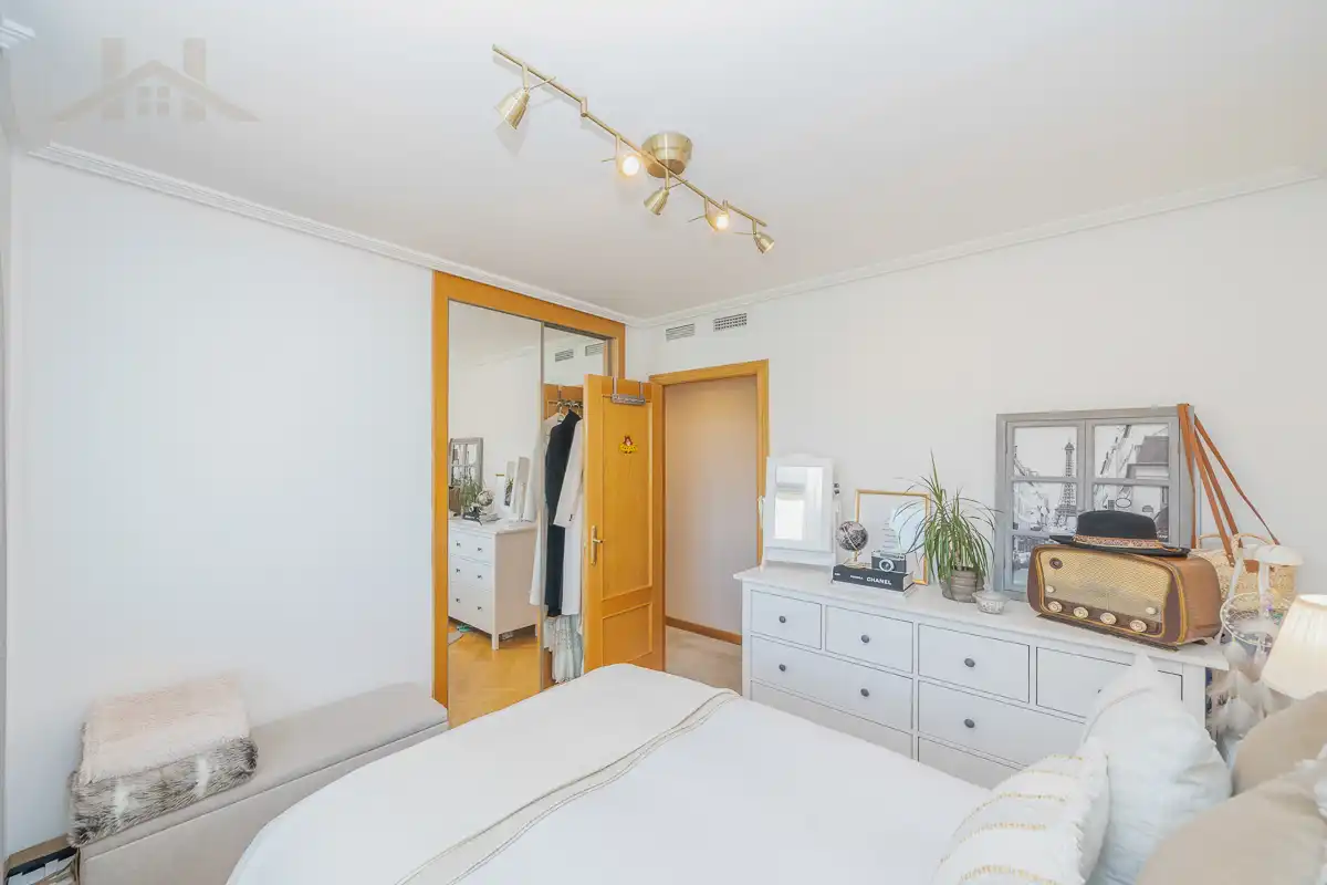 Bedroom of Flat for sale in Boadilla del Monte  with Air Conditioner, Heating and Storage room