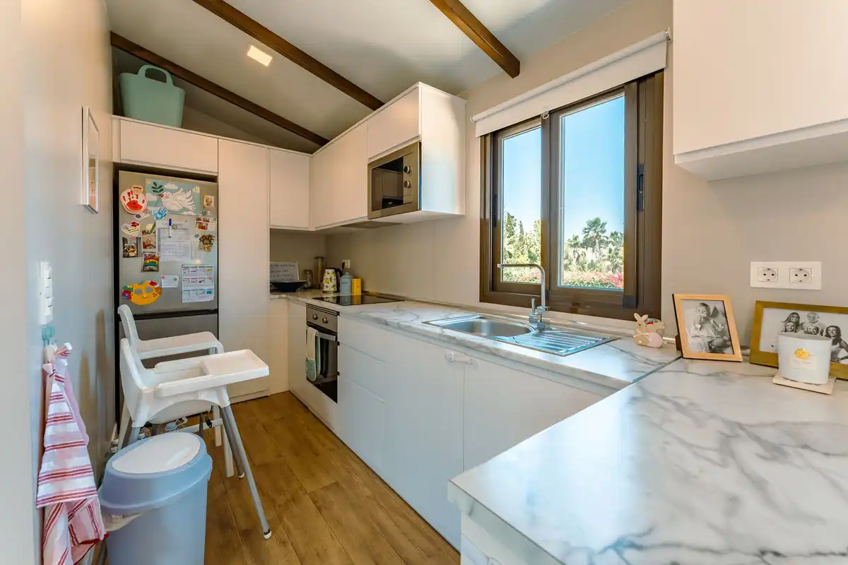 Cuina de Casa o xalet en venda en Estepona amb Aire condicionat, Jardí privat i Terrassa