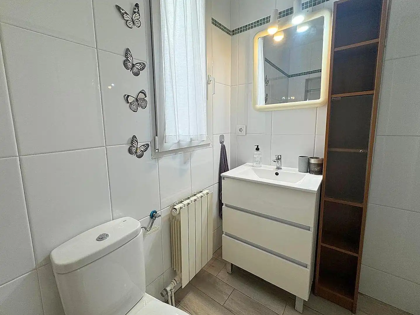 Baño de Piso en venta en Madrid con Calefacción, TV y Balcón