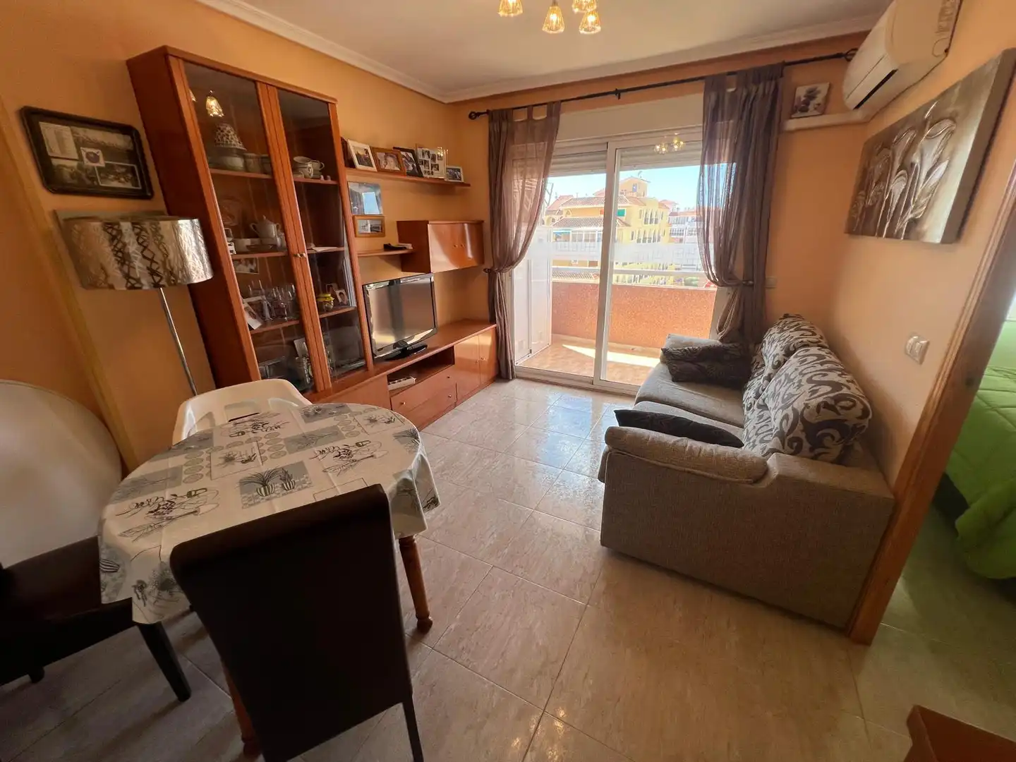 Sala de estar de Apartamento en venta en Torrevieja con Aire acondicionado, Terraza y Trastero