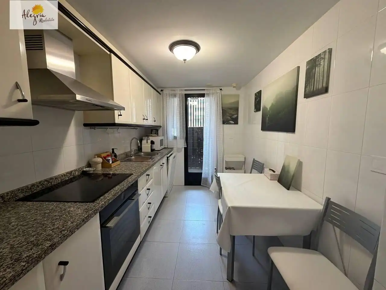Cuina de Apartament de lloguer en Valencia amb Aire condicionat, Calefacció i Jardí privat