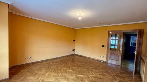 Foto 3 de Piso en venta en Calle de Albacete, Flores de Sil - La Placa, Ponferrada