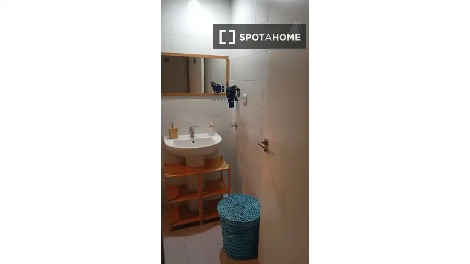 Badezimmer von Wohnung zur untervermieten in Sevilla mit Klimaanlage, Terrasse und Möbliert