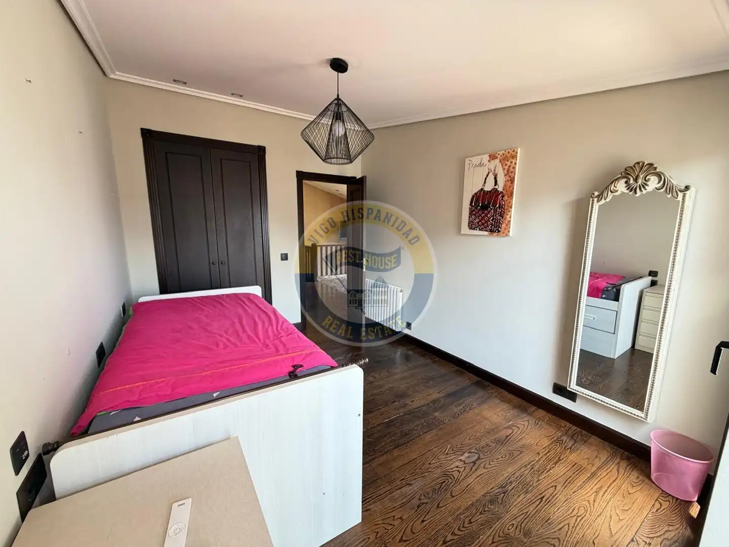 Schlafzimmer von Dachboden zur Miete in Vigo  mit Heizung, Parkett und Terrasse
