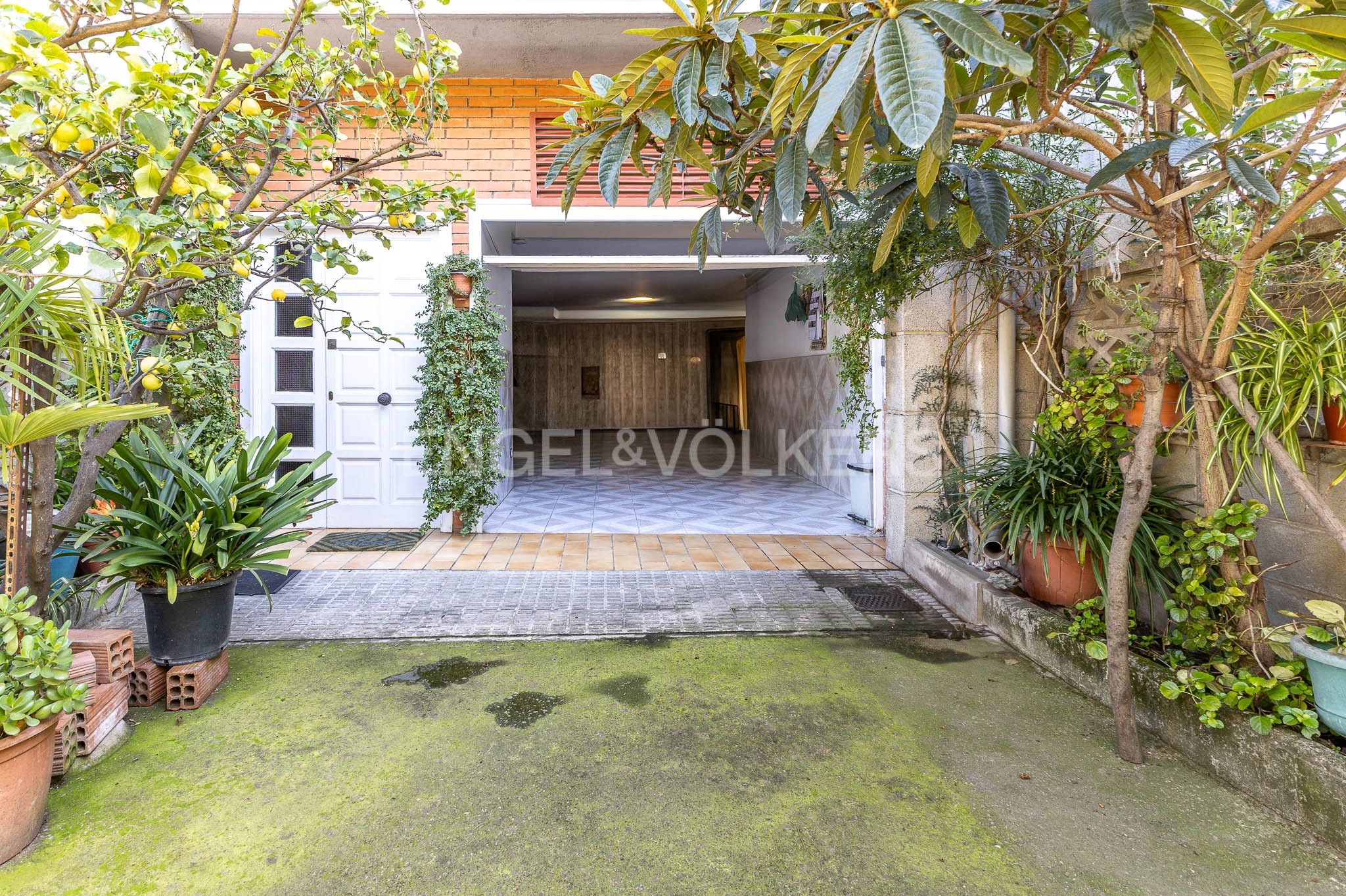 Exterior view of Single-family semi-detached for sale in Mollet del Vallès  with Air Conditioner, Heating and Private garden