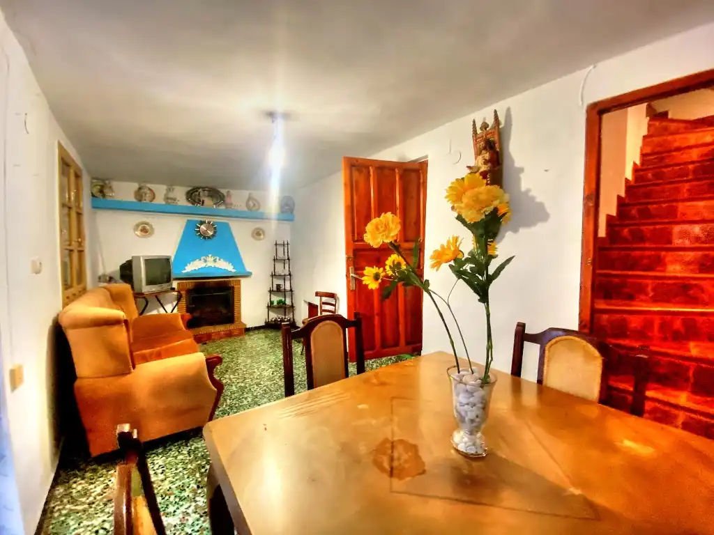 Sala de estar de Finca rústica en venta en Salares con Terraza, Trastero y Amueblado