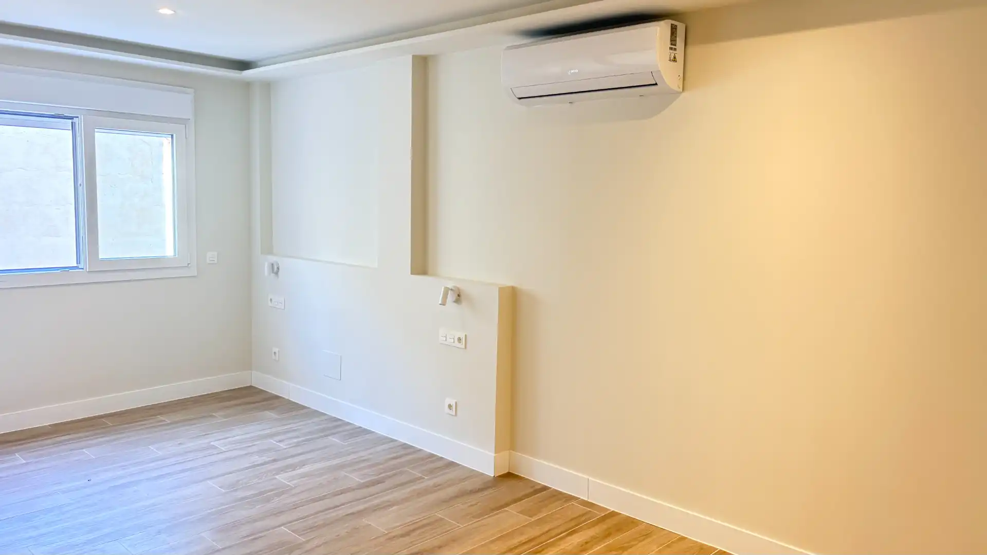 Study for sale in Málaga  with Air Conditioner, Heating and Oven