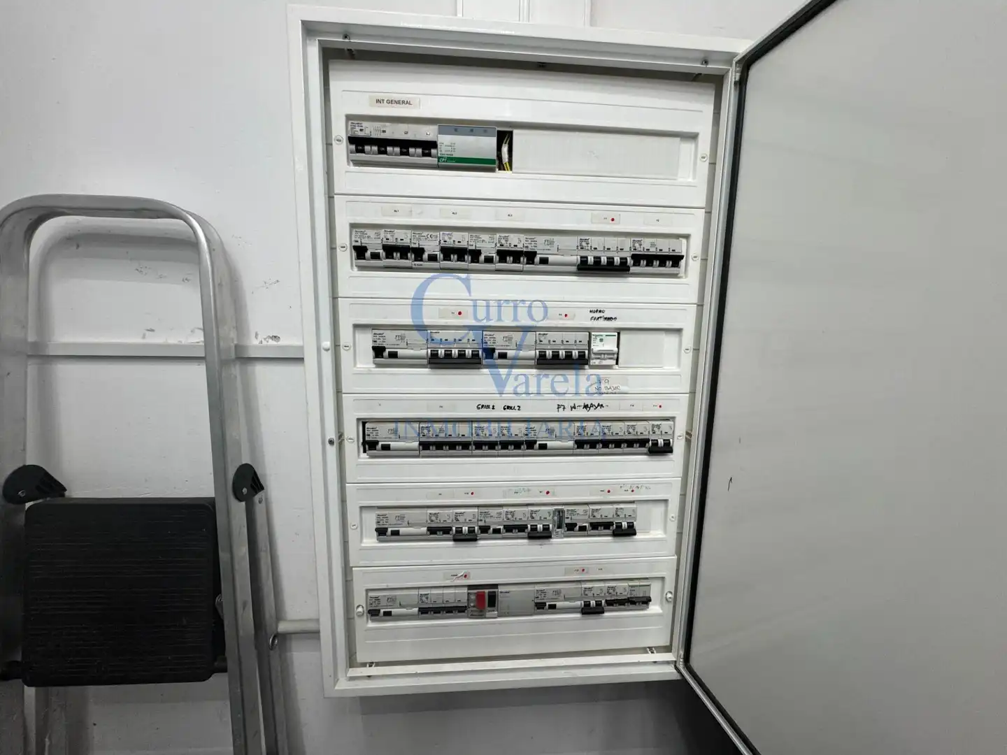 Commercial properties for rent in Dos Hermanas  with Air Conditioner