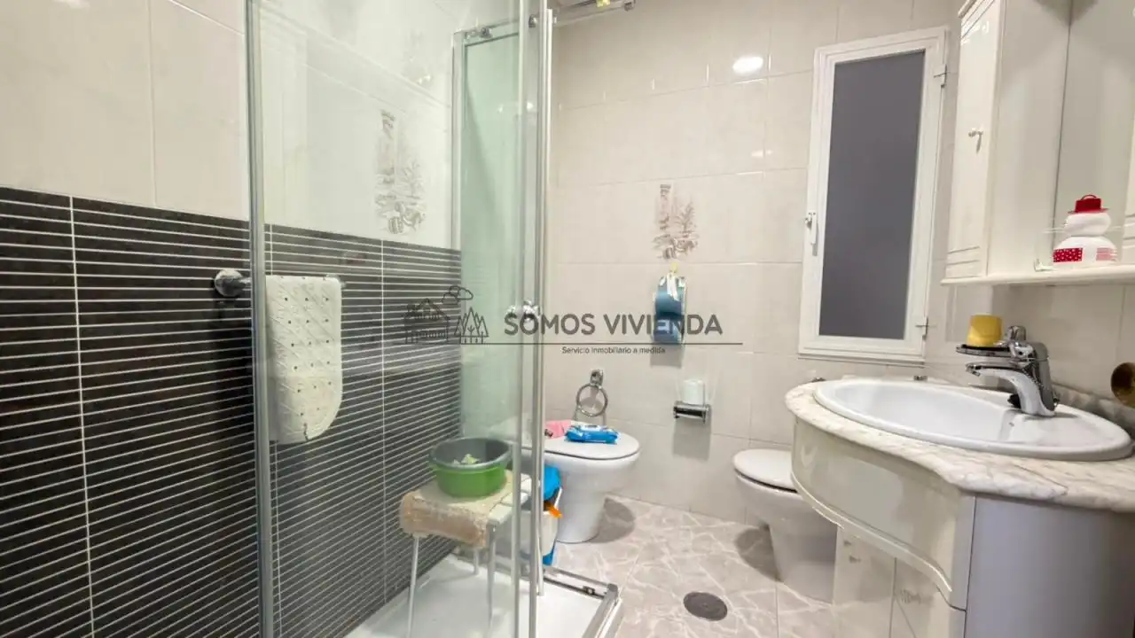 Bathroom of Flat for sale in Ourense Capital   with Heating, Furnished and Balcony