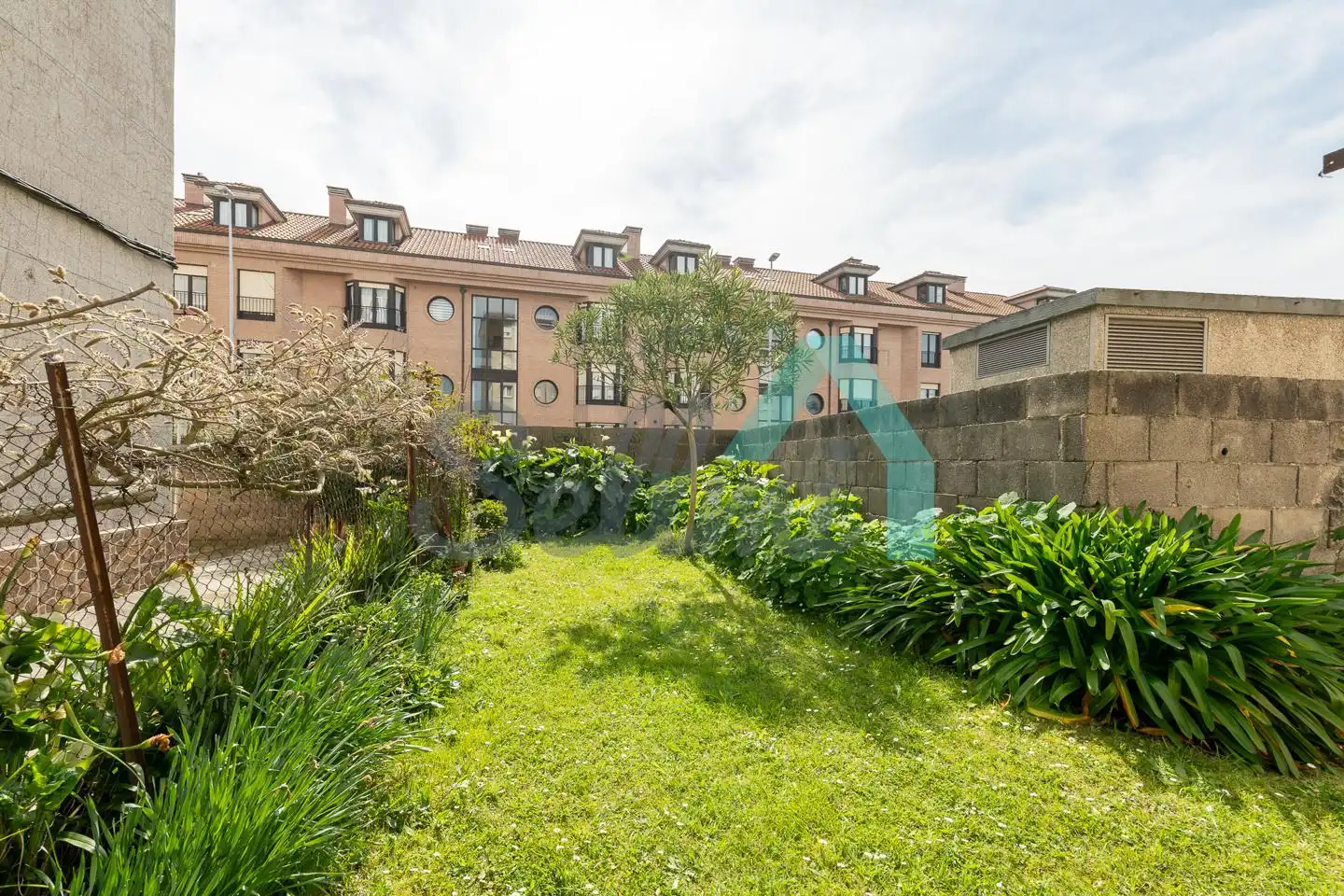Jardín de Planta baja en venta en Avilés con Calefacción, Parquet y Trastero