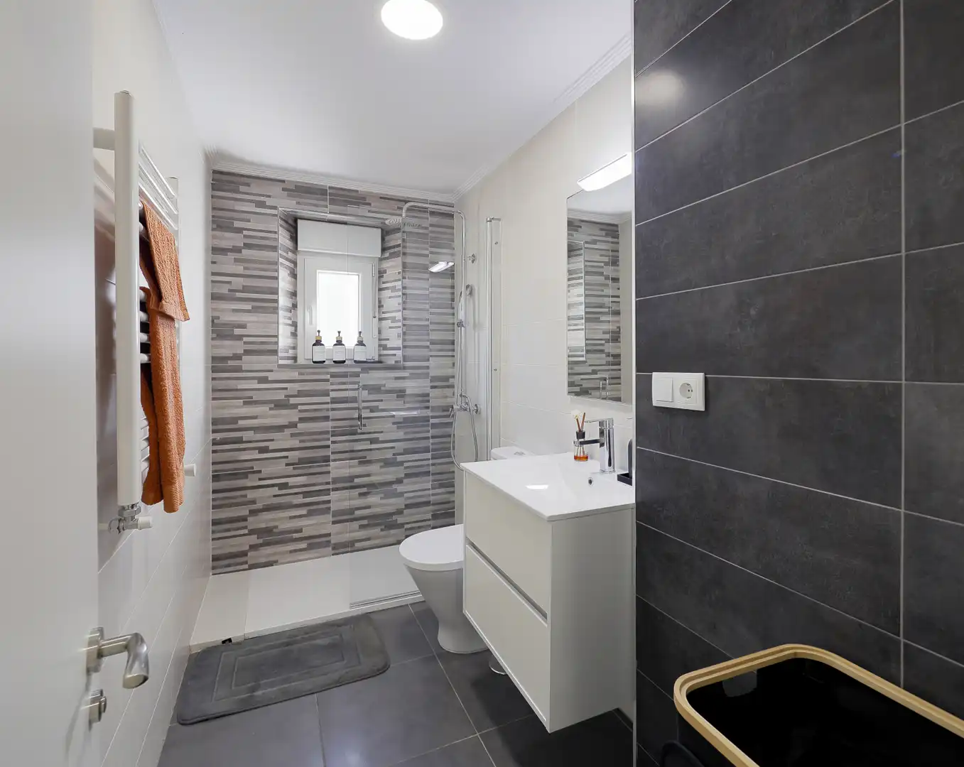 Bathroom of Flat for sale in Sur