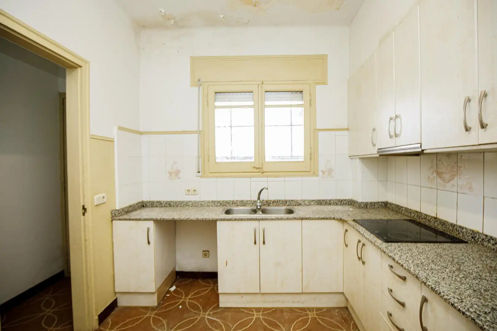 Cuina de Casa o xalet en venda en Salt amb Terrassa i Traster