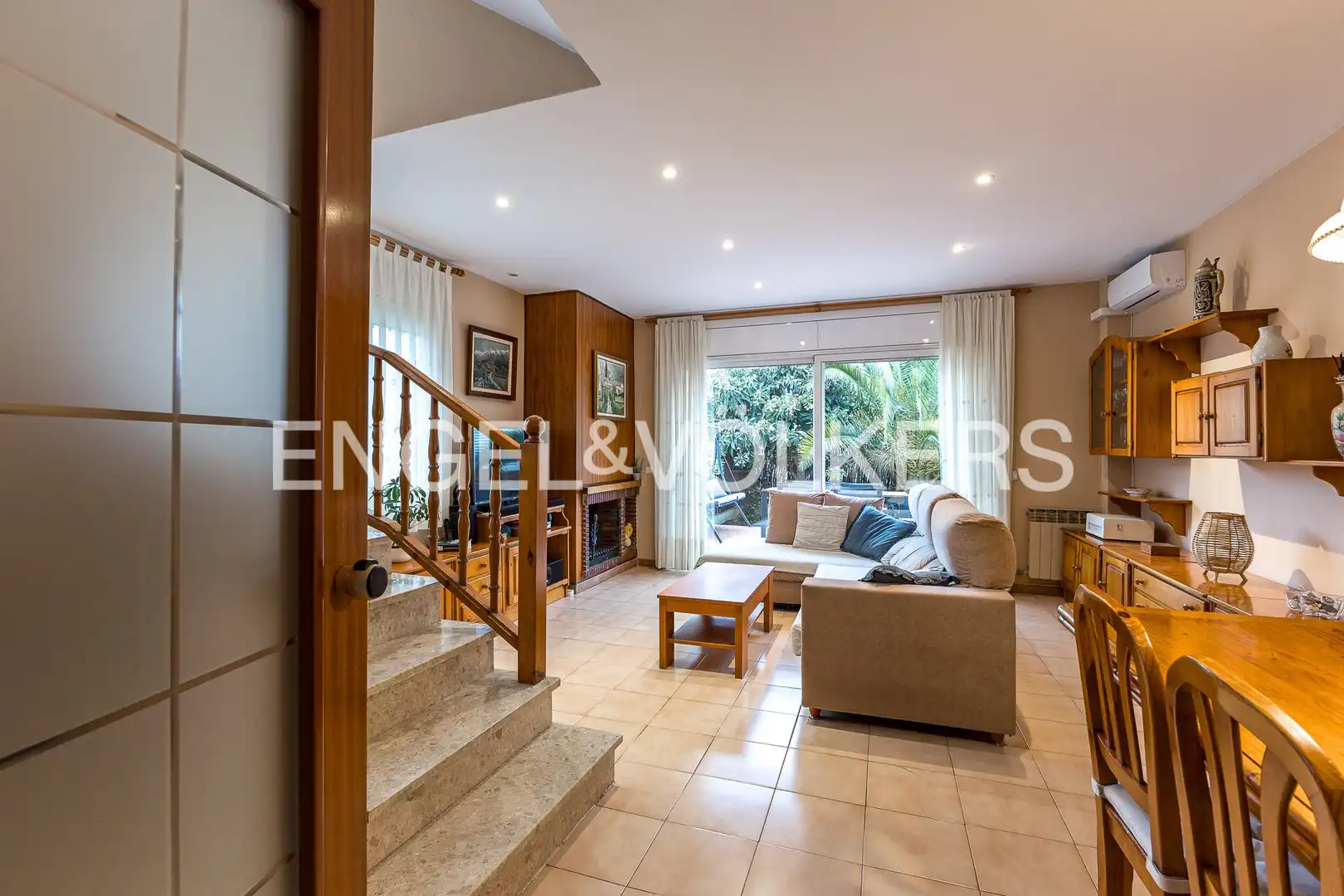 Exterior view of Houses for sale in Sant Cugat del Vallès  with Air Conditioner, Heating and Private garden