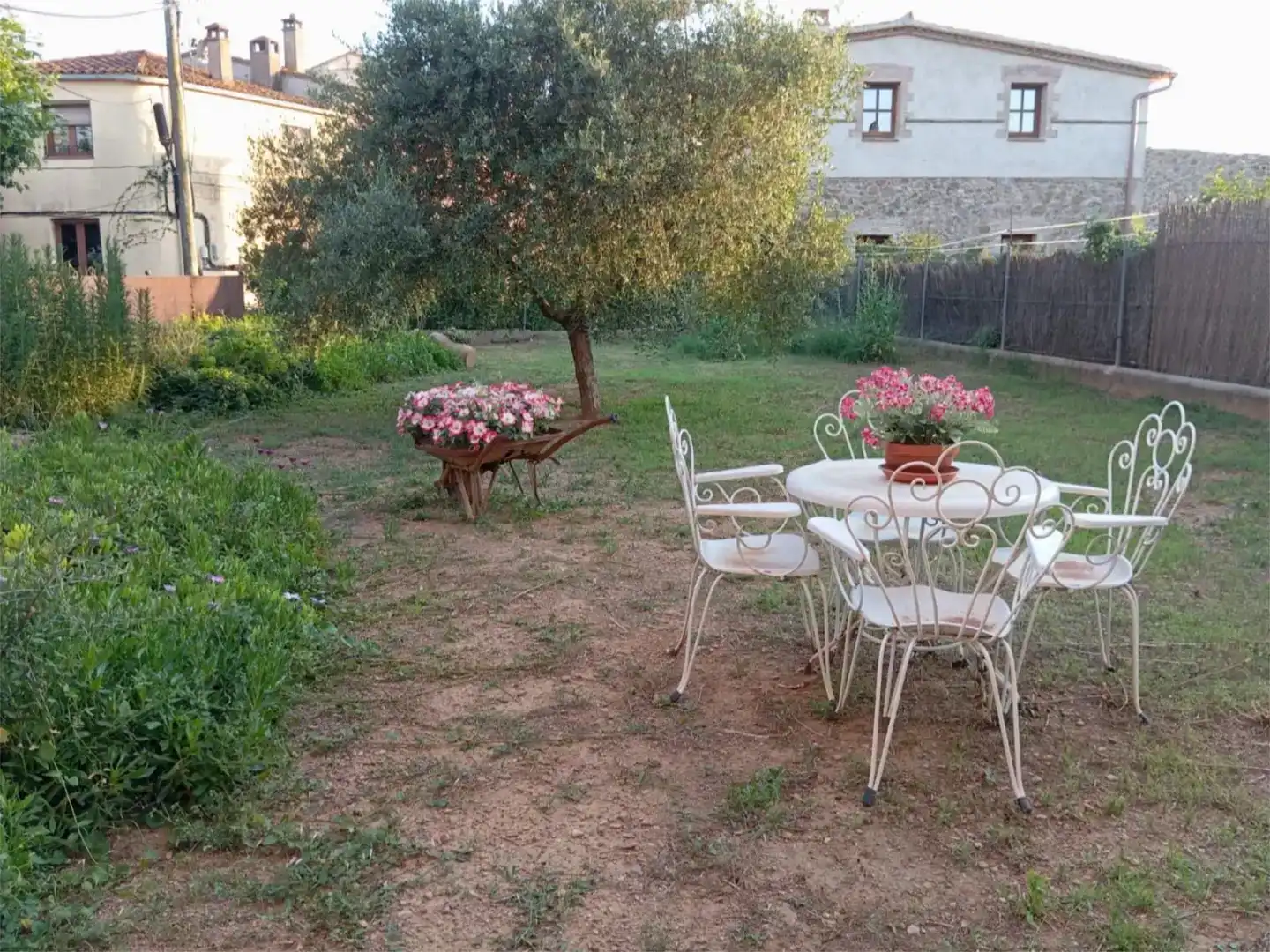 Garden of Study for share in Cistella  with Air Conditioner, Private garden and Furnished