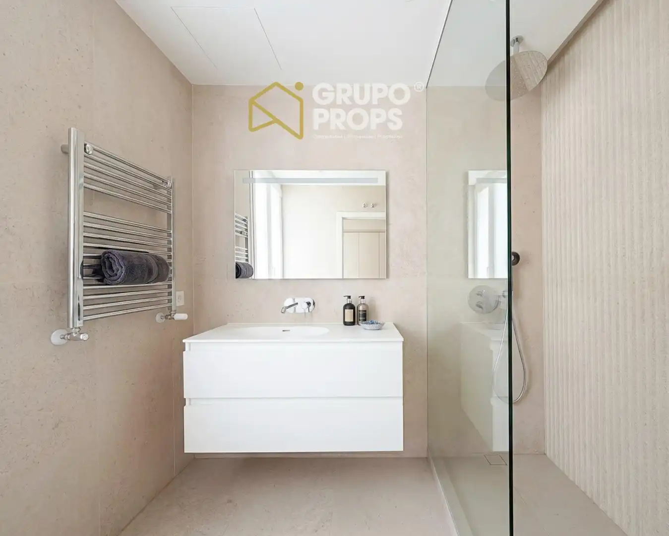 Badezimmer von Wohnung zum Verkauf in Madrid mit Klimaanlage und Heizung