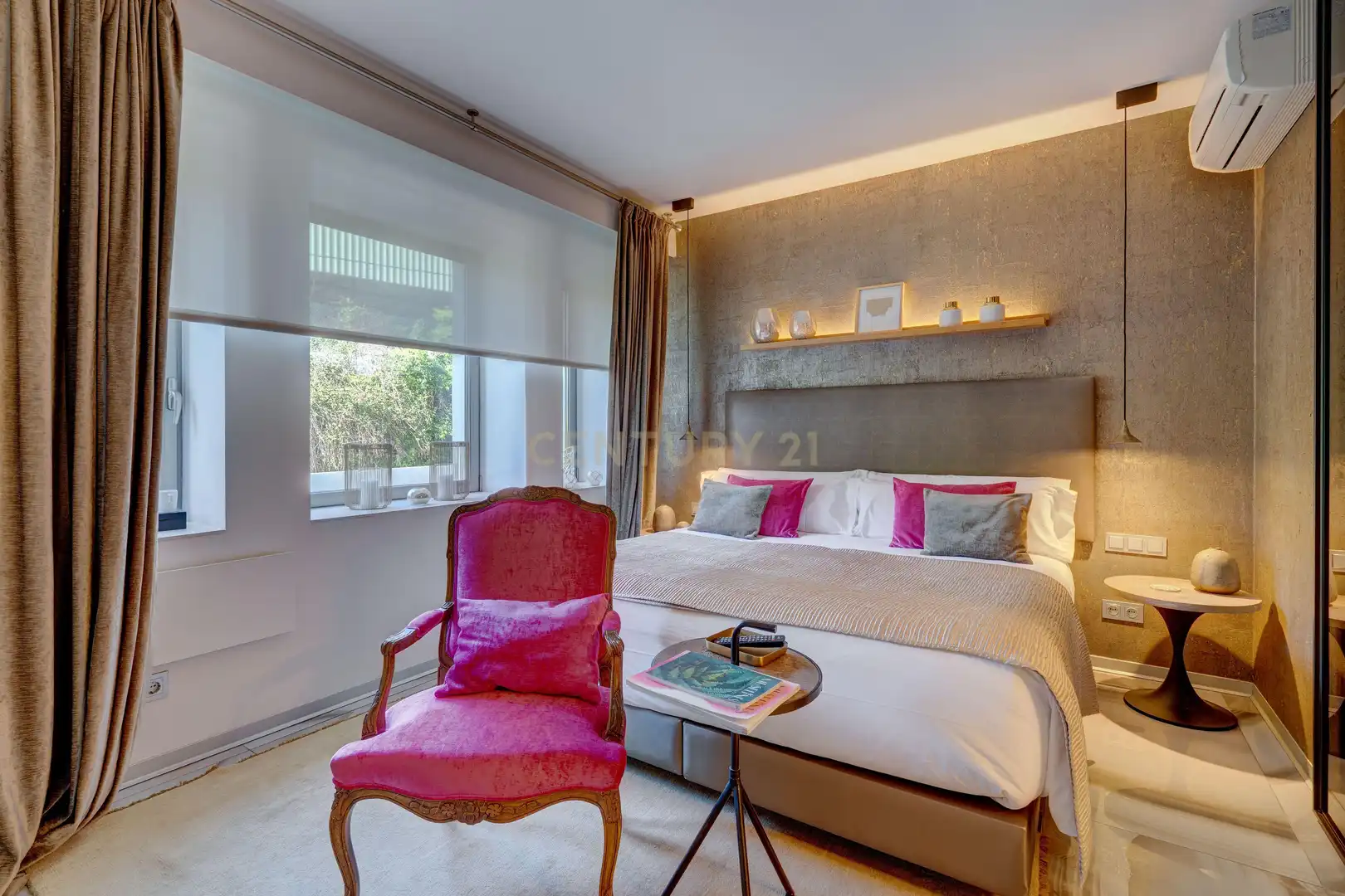 Dormitori de Casa o xalet en venda en Donostia - San Sebastián  amb Aire condicionat, Jardí privat i Piscina
