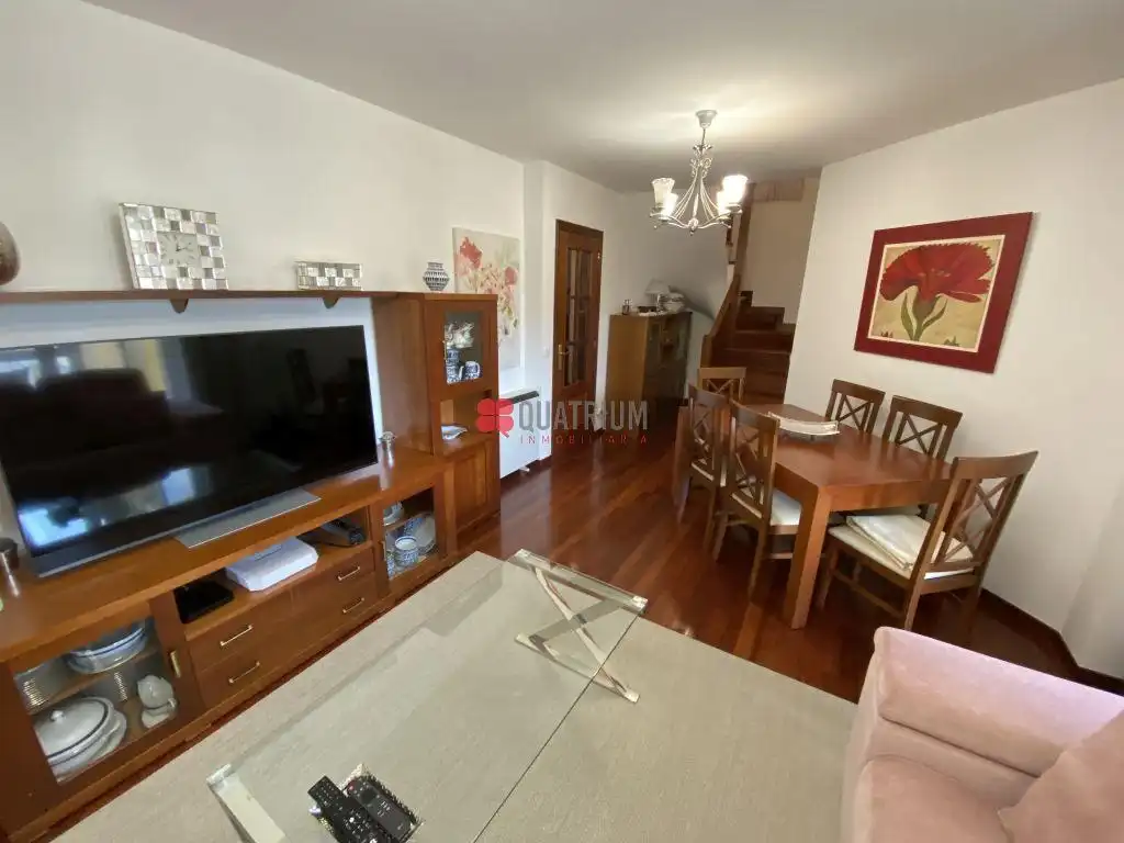 Sala de estar de Dúplex en venta en Ames con Calefacción, Trastero y Piscina