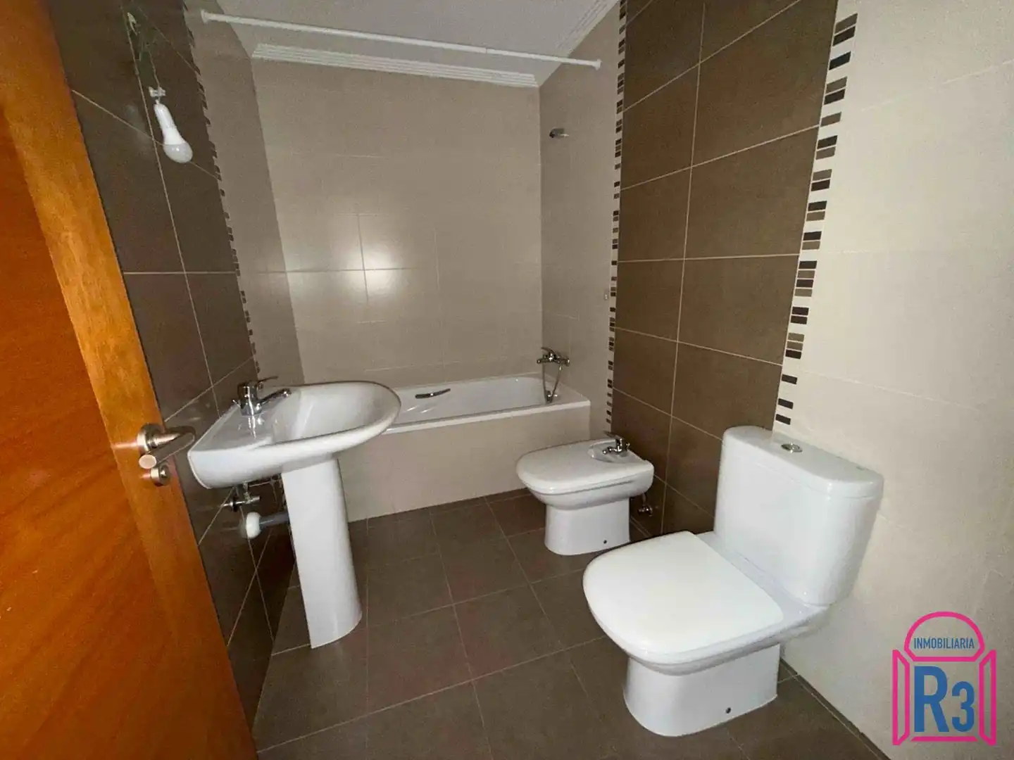 Badezimmer von Wohnungen zum Verkauf in León Capital  mit Heizung und Abstellraum