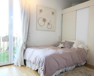 Bedroom of House or chalet to share in  Barcelona Capital  with Balcony