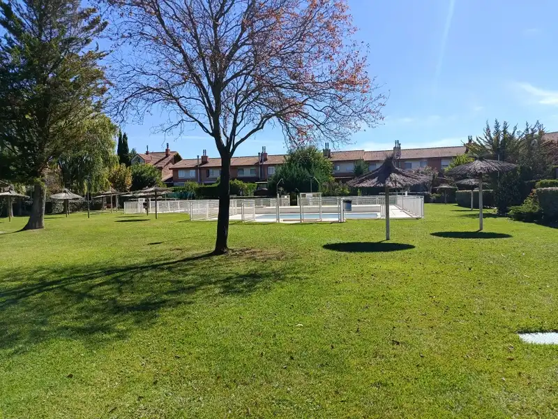 Semi-detached house with pool for sale in Simancas, imagen 12