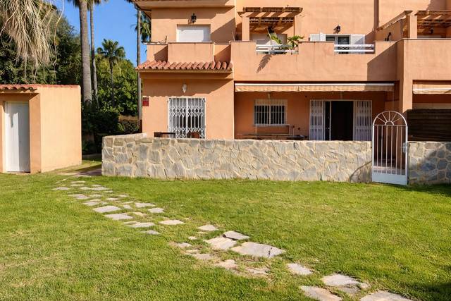 Apartamento en Alquiler en  131 Calle faisán  #Bloque 2, Portal B, Planta Baj en Marbesa