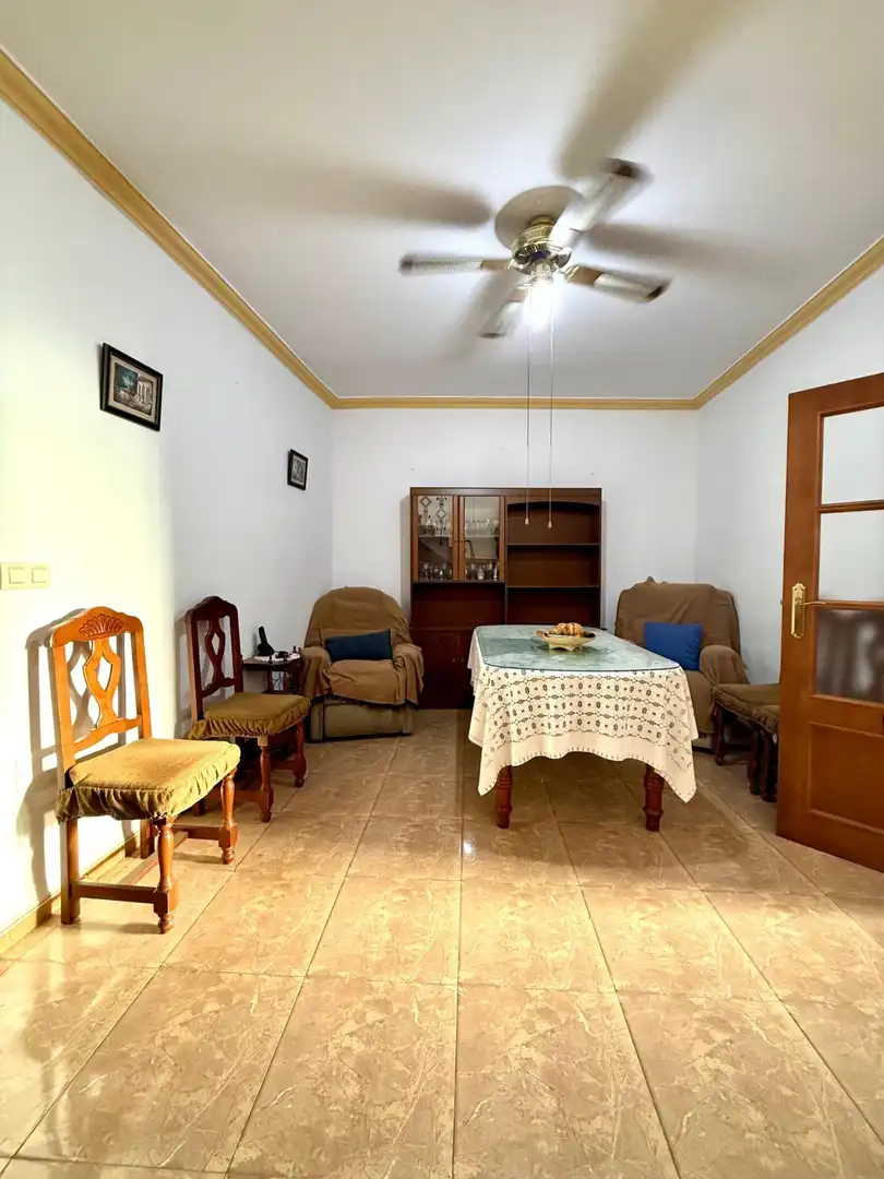 Sala d'estar de Casa o xalet en venda en Humilladero amb Terrassa, Traster i Moblat