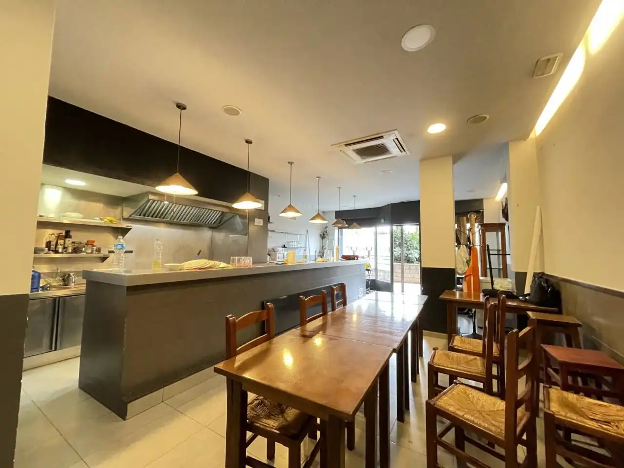 Local de alquiler en Calle Pau Picasso, 20, Lloreda