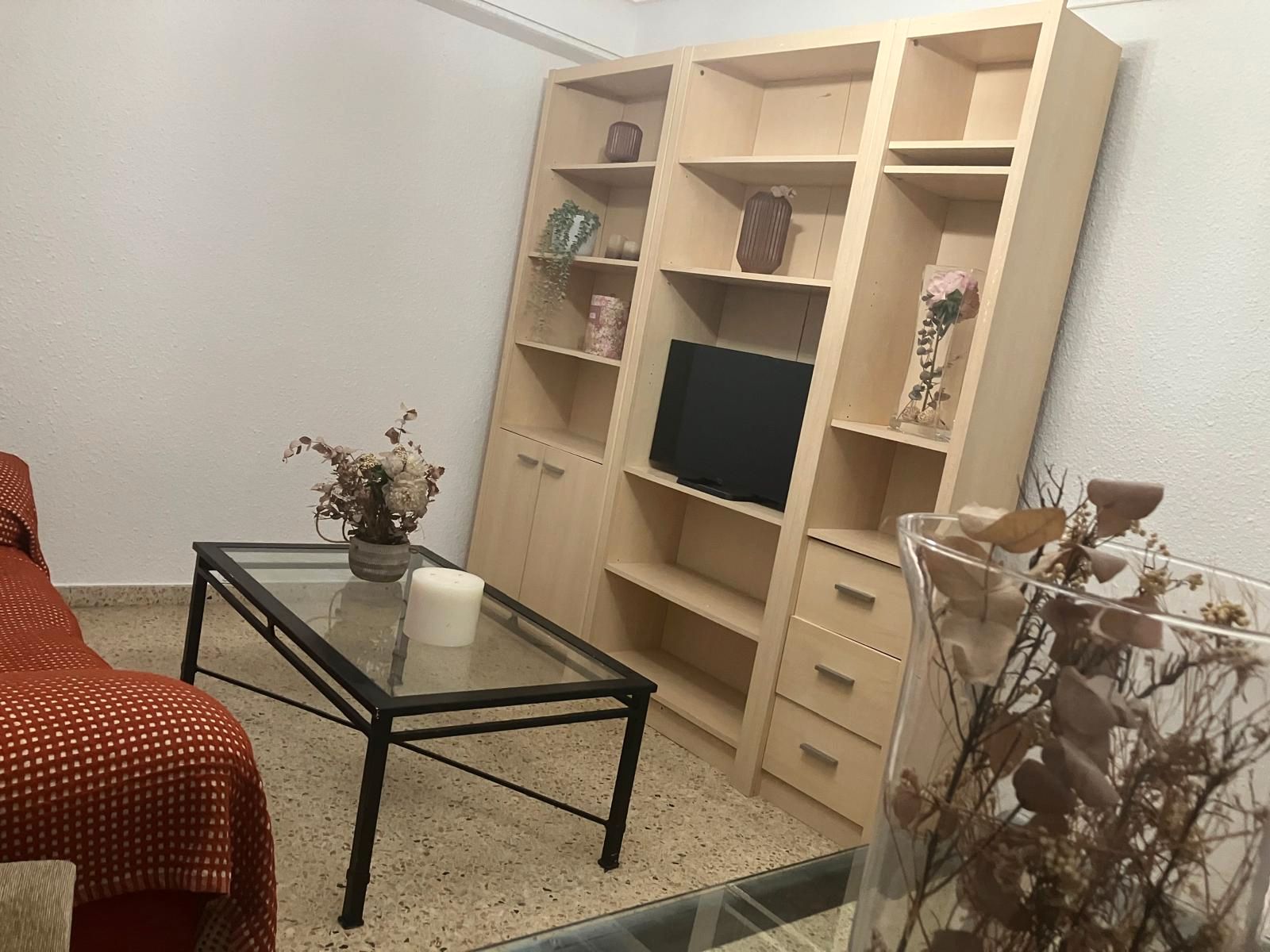 Sala d'estar de Pis de lloguer en  Zaragoza Capital amb Calefacció, Moblat i Forn