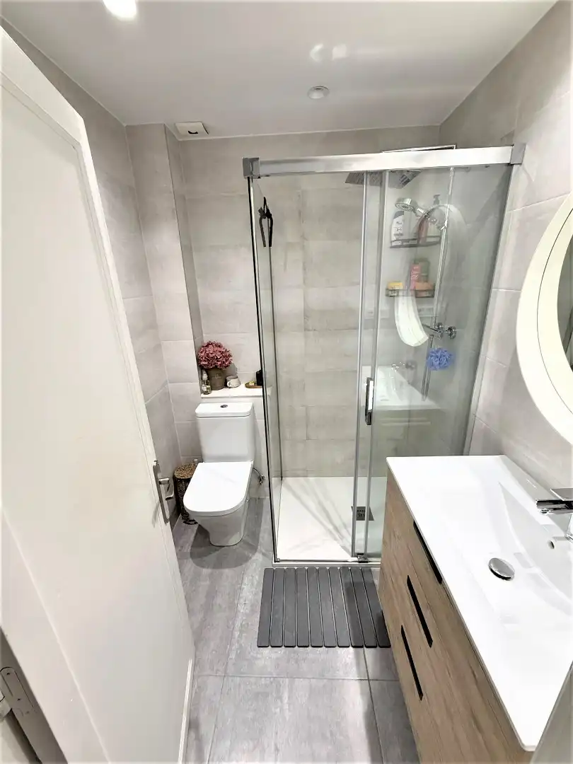 Badezimmer von Wohnung zum Verkauf in Mataró mit Klimaanlage, Heizung und Terrasse