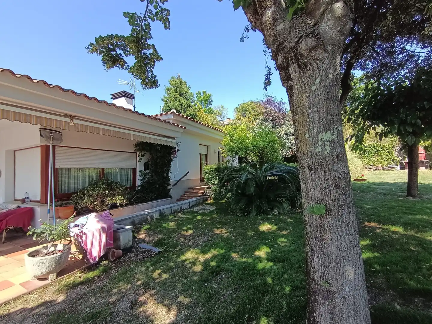 Vista exterior de Casa o xalet de lloguer en Girona amb Calefacció, Terrassa i Piscina