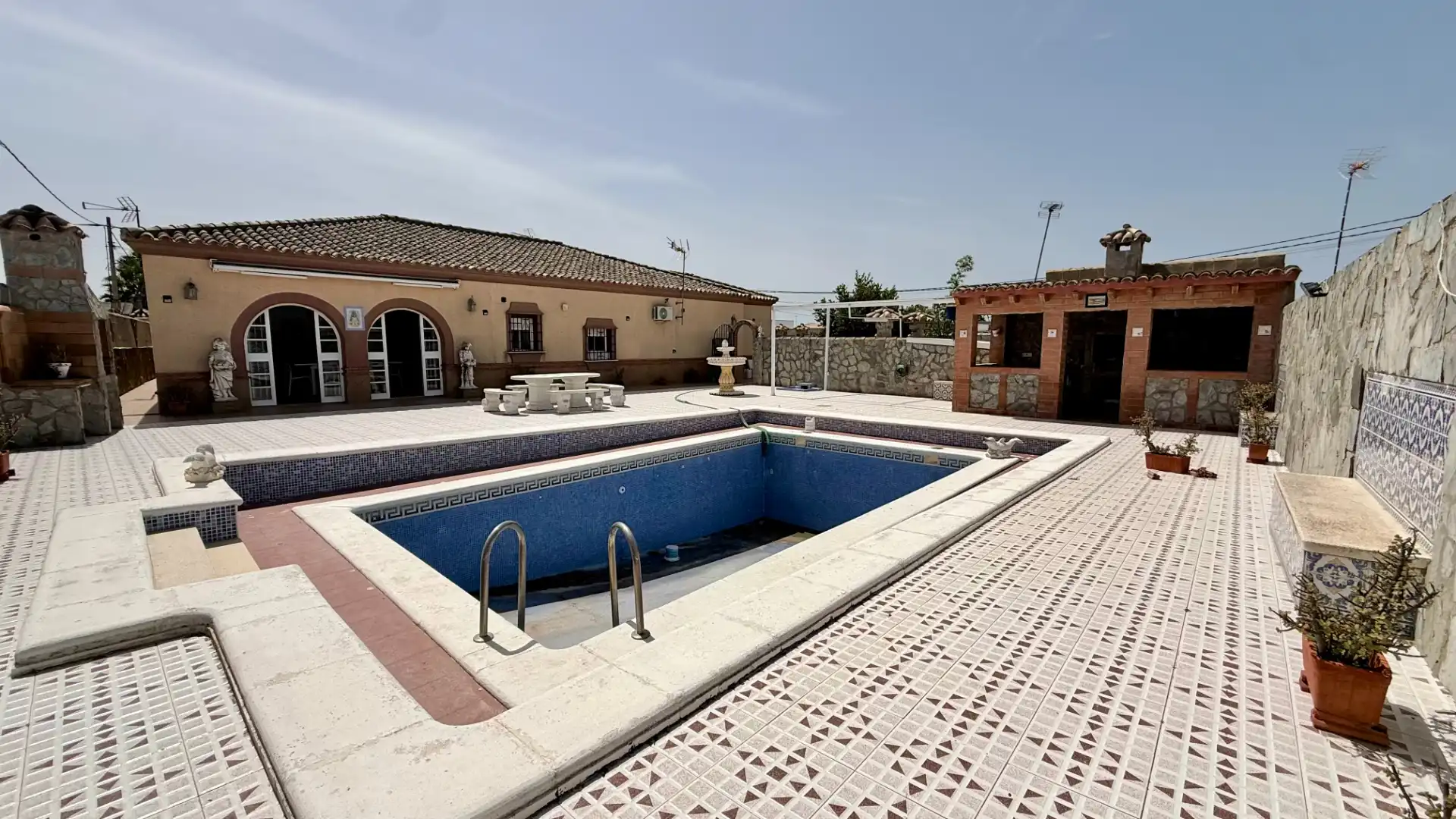 Piscina de Casa o chalet en venta en Chiclana de la Frontera con Aire acondicionado, Calefacción y Jardín privado
