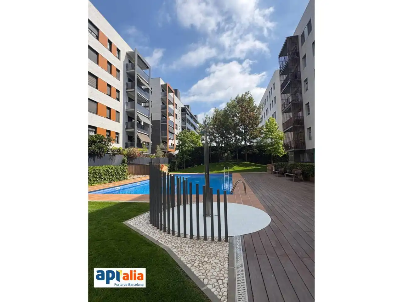 Piscina de Pis en venda en Sant Feliu de Llobregat amb Piscina comunitària