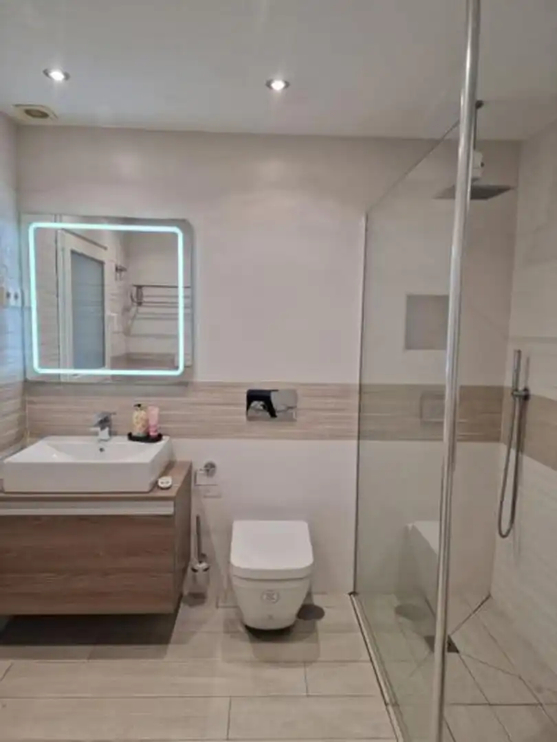 Bany de Planta baixa de lloguer en Marbella amb Aire condicionat, Terrassa i Piscina