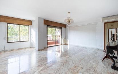 Living room of Flat for sale in  Granada Capital  with Terrace and Balcony